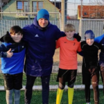 Trenér brankářů Tomáš Věneček se svými svěřenci